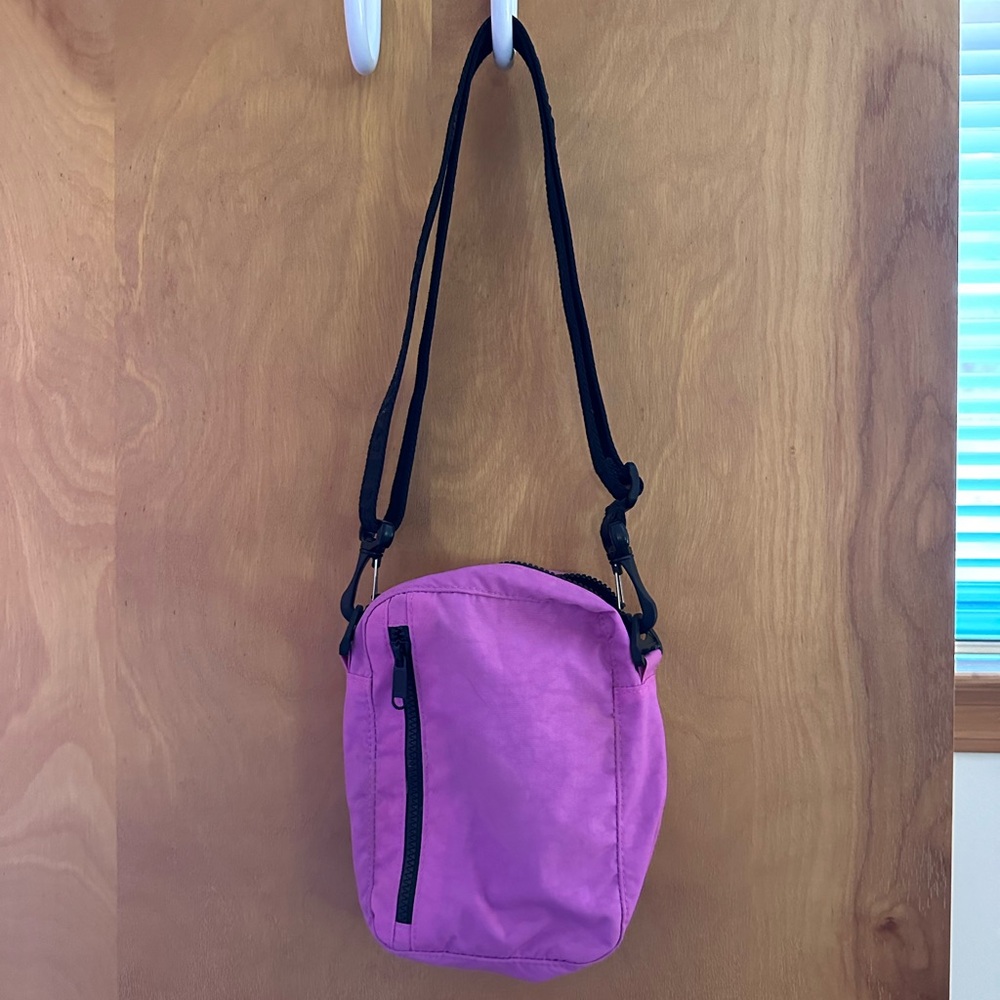 Baggu sport crossbody in HOT pink